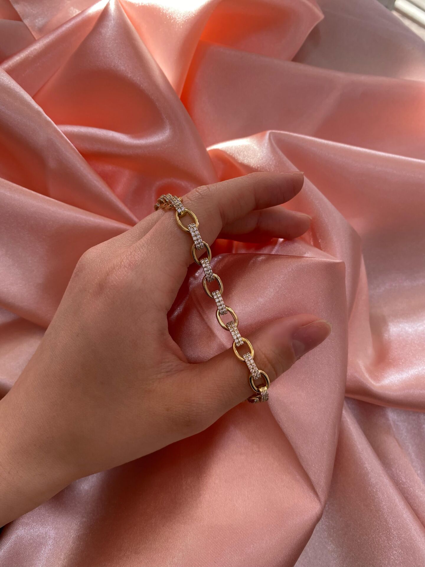 Yuvarlak Taşlı Bileklik