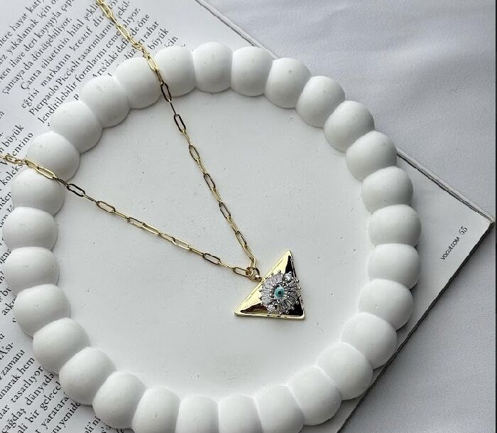 Gold Üçgen Göz Kolye