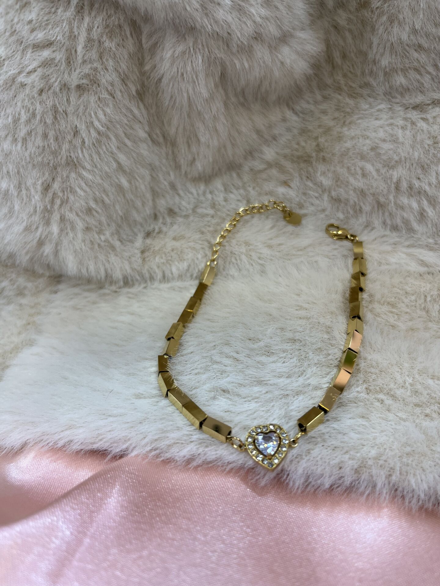 Gold Taşlı Kalpli Bileklik