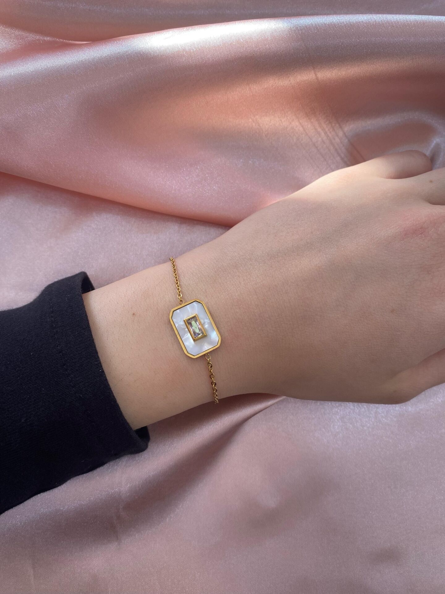 Gold Kare Taşlı Sedefli Bileklik