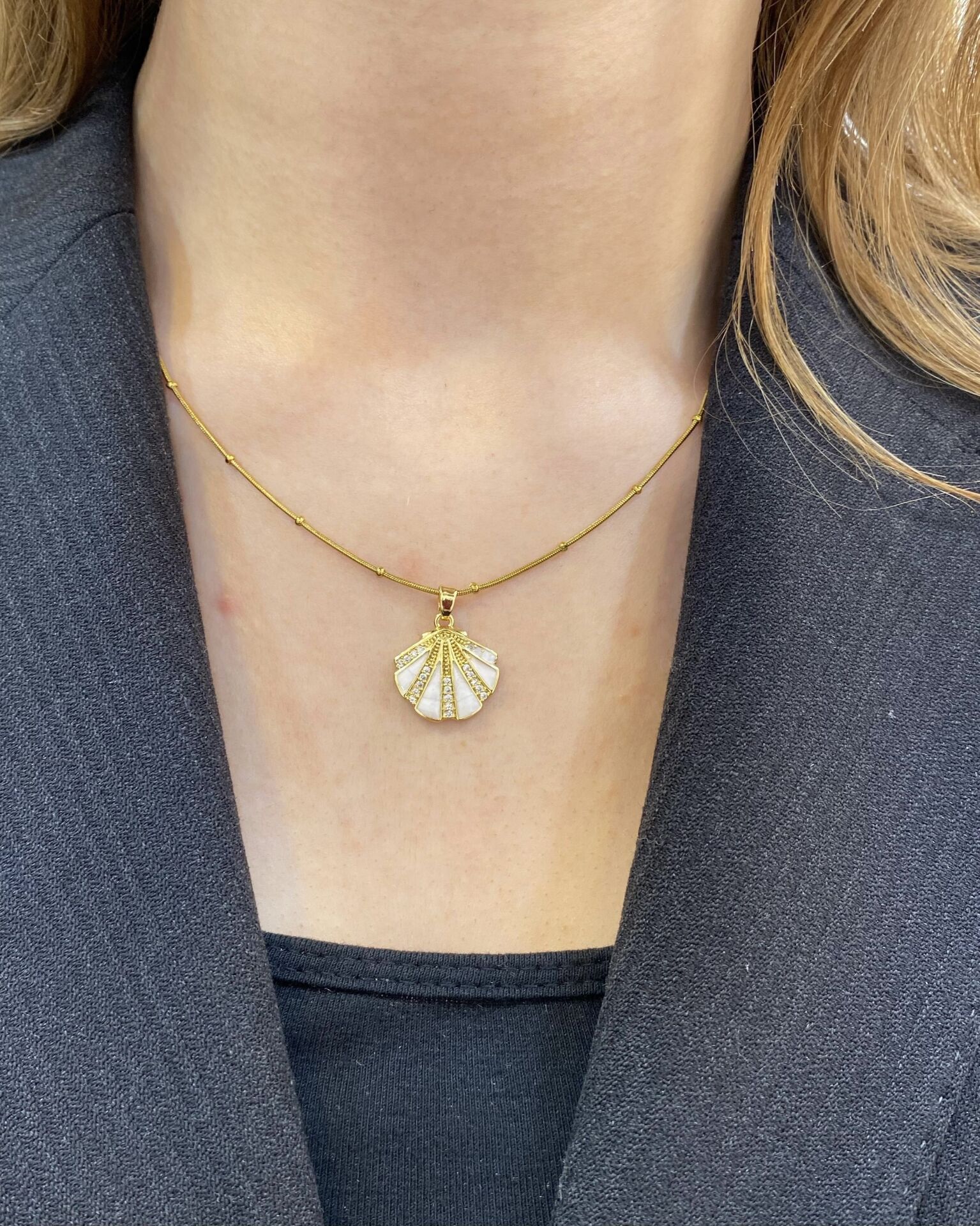 Gold Taşlı Deniz Kabuğu Kolye