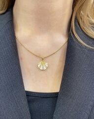 Gold Taşlı Deniz Kabuğu Kolye