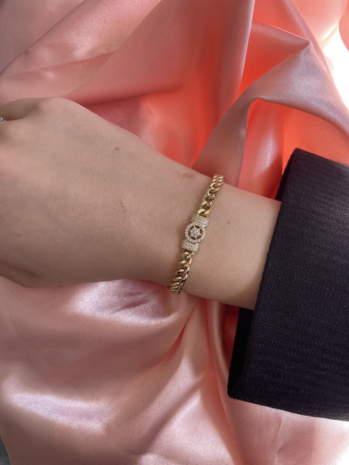 Özel Seri  Ortası Taşlı Bileklik